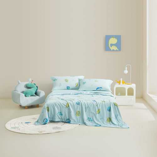 Cloud-Soft Antimicrobial Silk Summer Quilt (Dino Park)