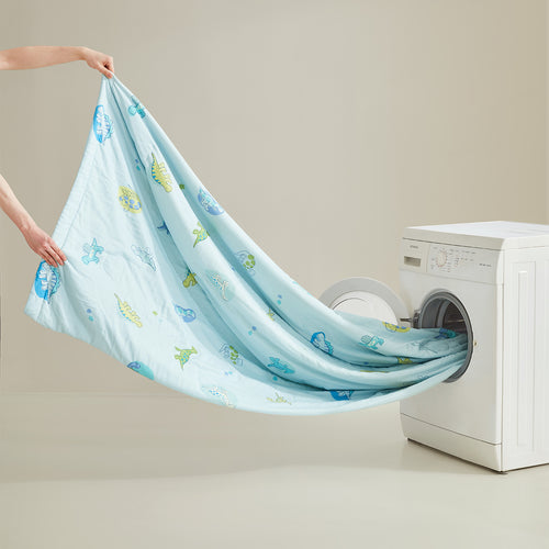 Cloud-Soft Antimicrobial Silk Summer Quilt (Dino Park)