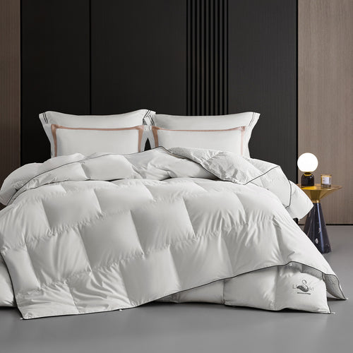 Temperature-controlled 95 white goose down quilt