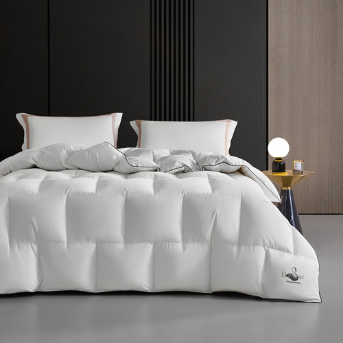 Temperature-controlled 95 white goose down quilt